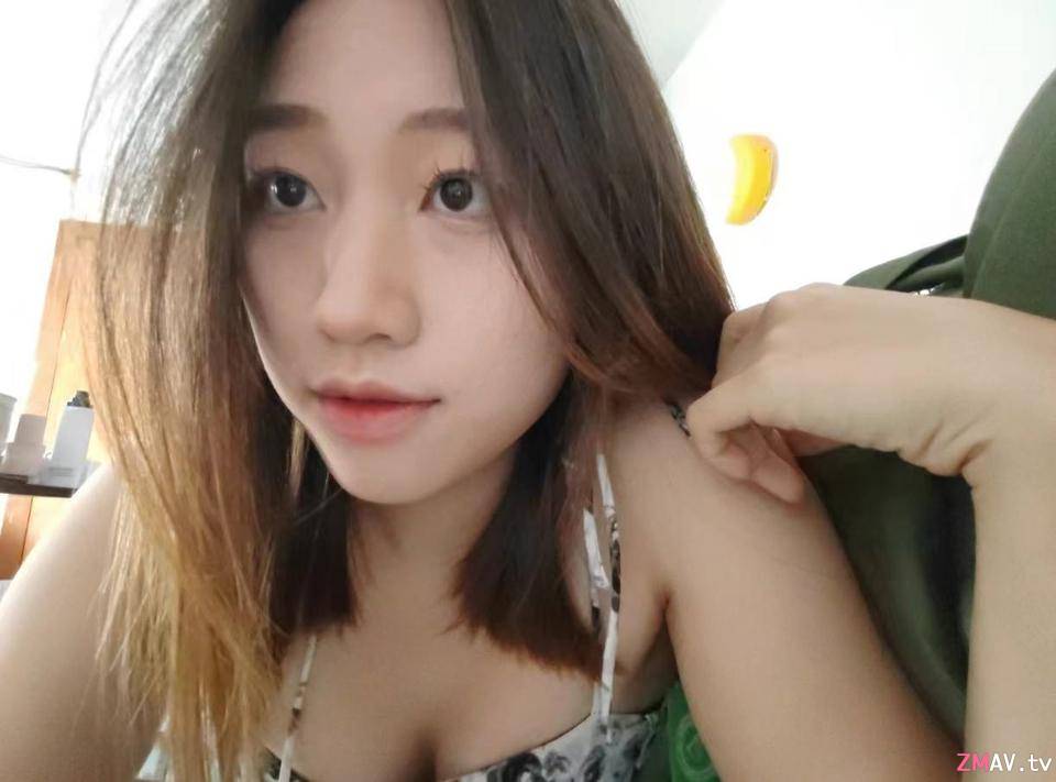 Jilin college student and her boyfriend's multi-camera selfie Jilin college student and her boyfriend's multi-camera selfie