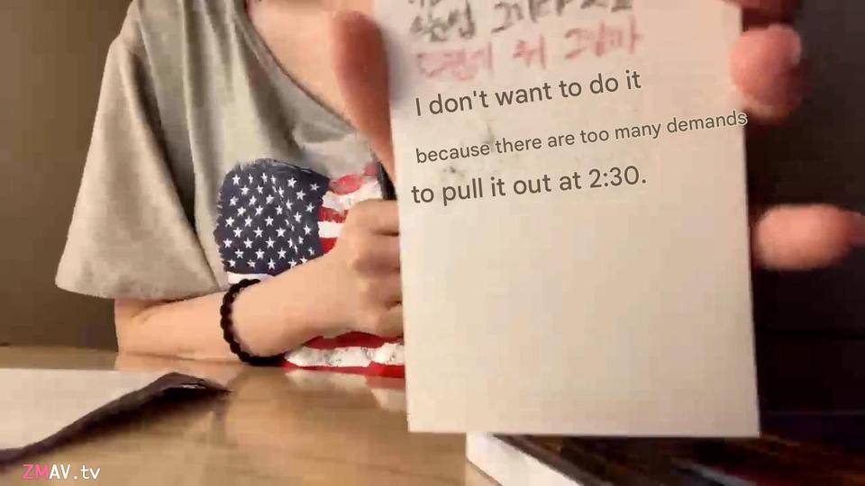 The girl is drawing while live streaming, and her body figure is damn good The girl is drawing while live streaming, and her body figure is damn good