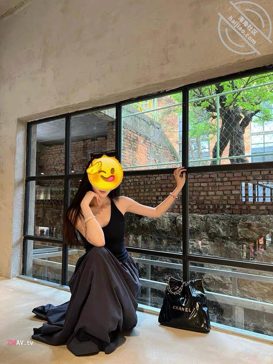 [Having an affair with my son's kindergarten teacher] Teacher Xiao Zhu 32 yo and still has no children. She has a great figure and long legs! He said he would delete the sex video later, but then posted it online