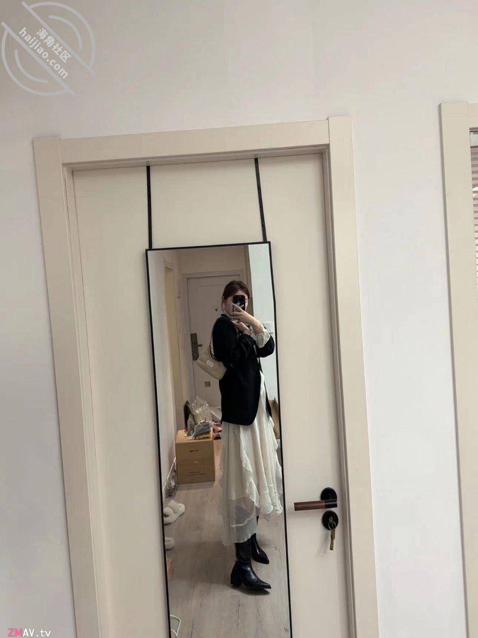 [Having an affair with my son's kindergarten teacher] Teacher Xiao Zhu 32 yo and still has no children. She has a great figure and long legs! He said he would delete the sex video later, but then posted it online