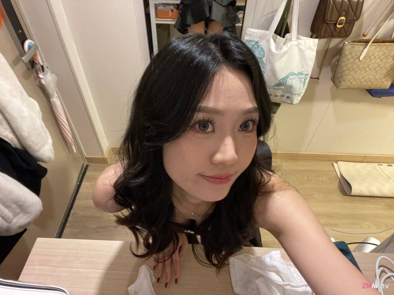 The face and body figure are good, the round and silky butt is super tempting