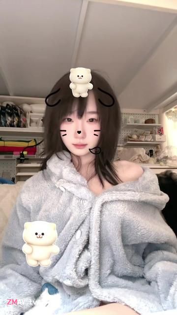 Pretty live streamer with 30K followers on Douyin. Nice boobs rubbing