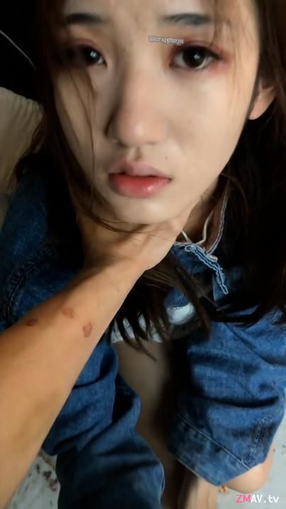 极品高颜校花不雅私拍，黑丝美足商场试衣间口爆