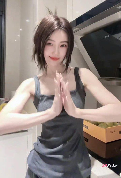 Suspected sweet-looking extra actress in Beijing sleeps with director at hotel, wet kiss and riding scenes exposed