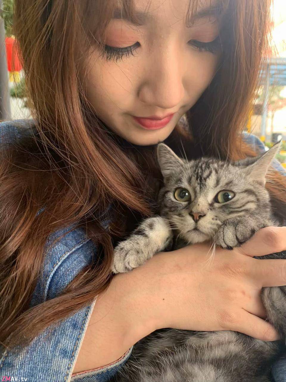 极品高颜校花不雅私拍，黑丝美足商场试衣间口爆