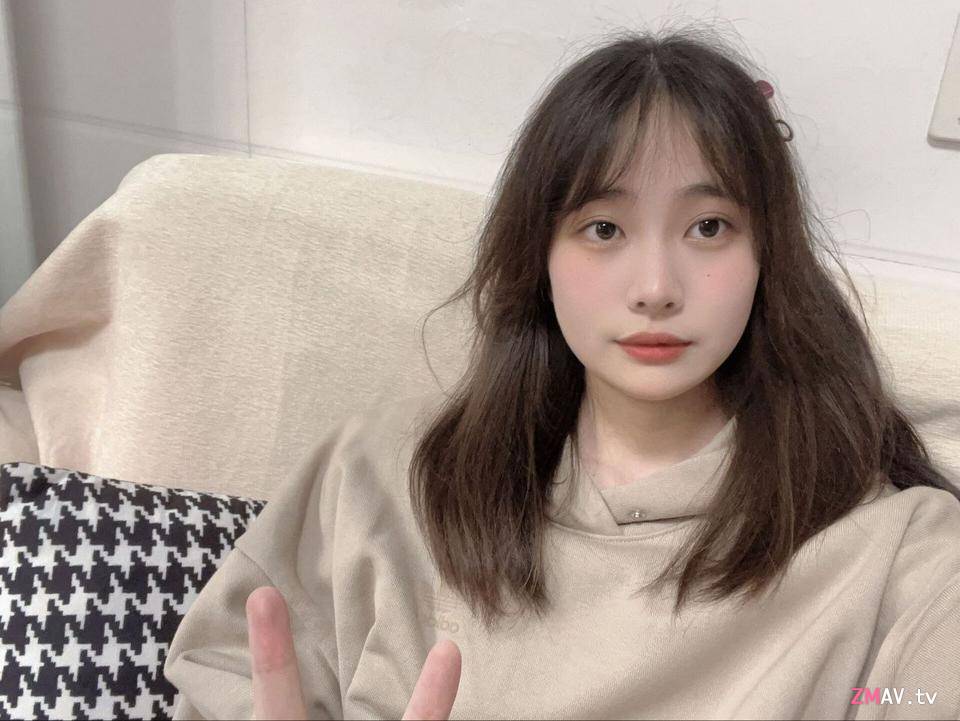 贫乳萌妹自拍,颜值甜美 贫乳萌妹自拍,颜值甜美