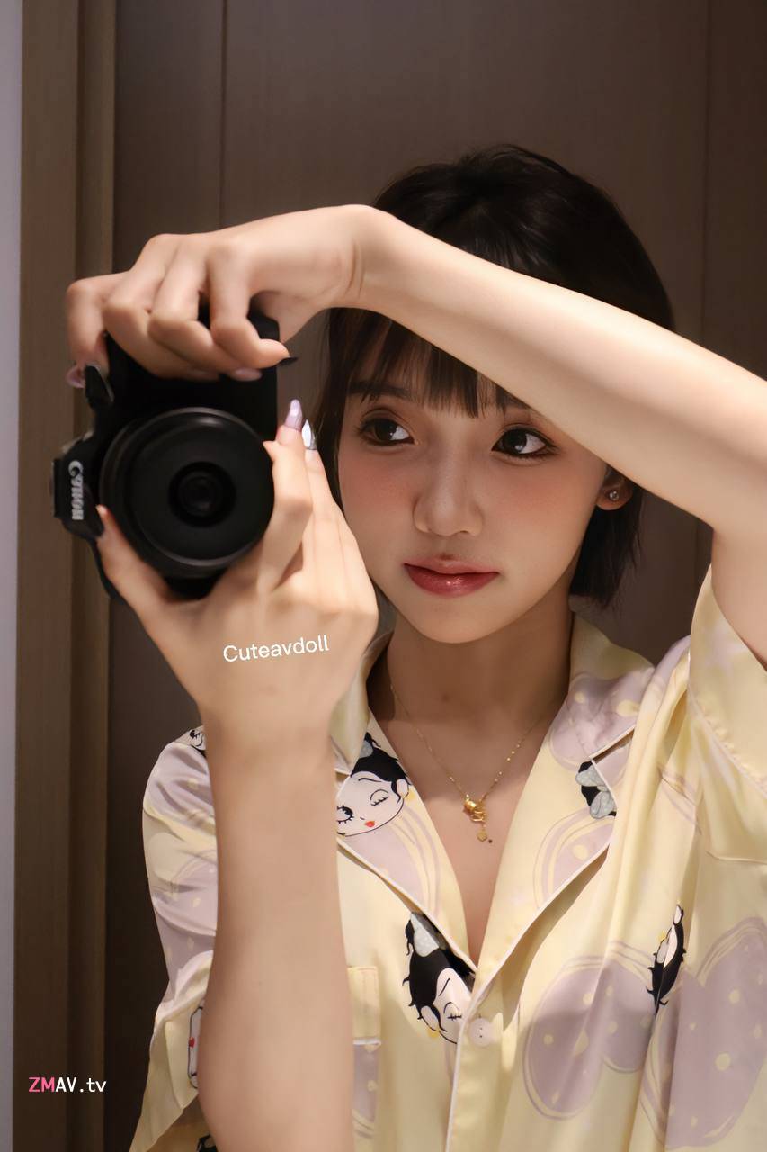 [Cuteavdoll] the adorable girl who became famous with a single innocent photo, has surprisingly entered the adult film industry. With naturally pure baby face, her acting skills is good