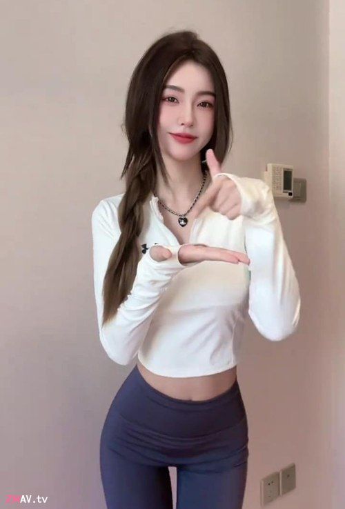 Suspected sweet-looking extra actress in Beijing sleeps with director at hotel, wet kiss and riding scenes exposed