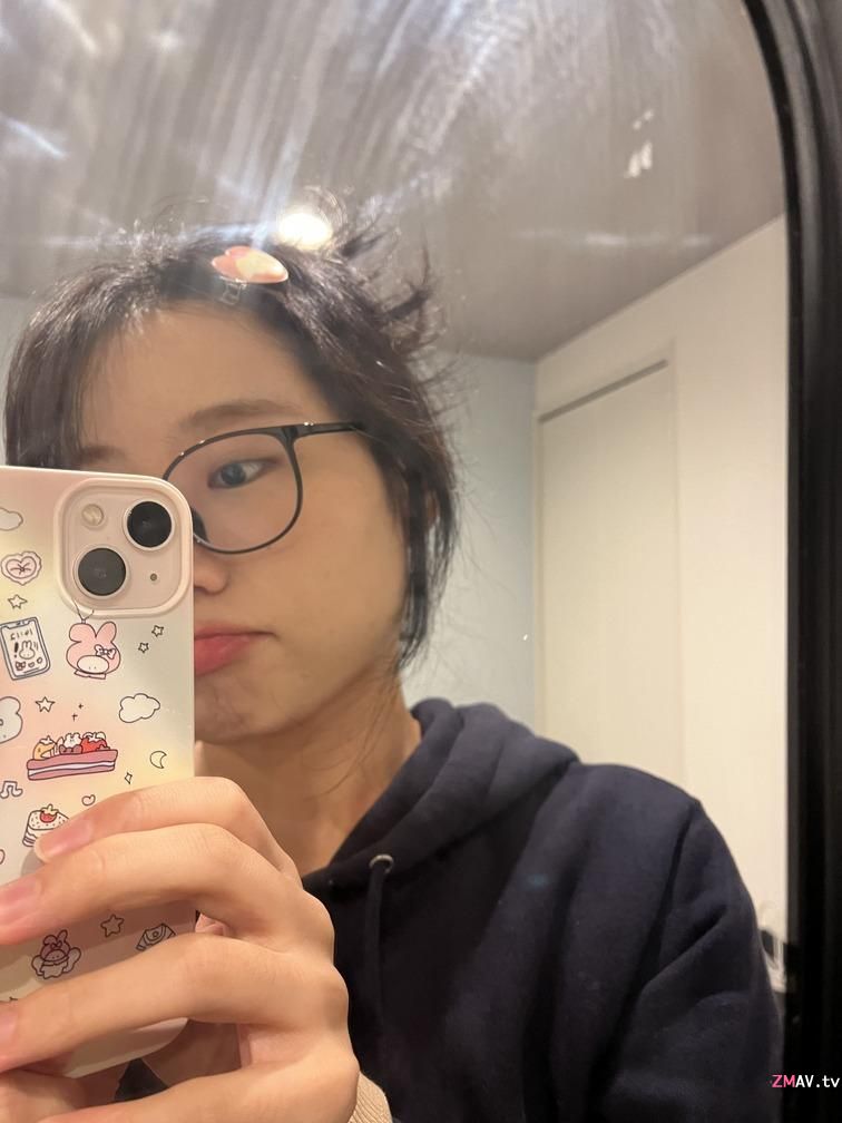 大学生眼镜妹,3P吃精毒龙野战 大学生眼镜妹,3P吃精毒龙野战