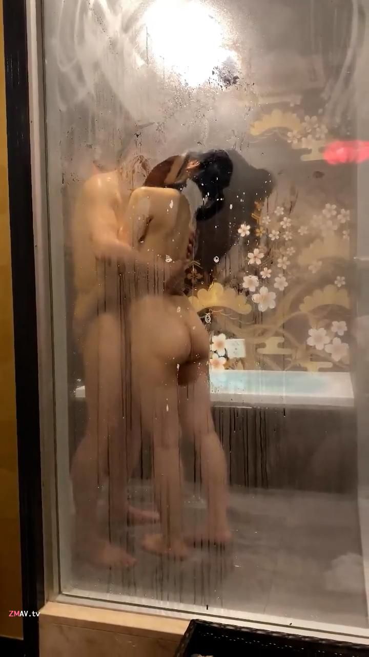 大学生眼镜妹,3P吃精毒龙野战 大学生眼镜妹,3P吃精毒龙野战