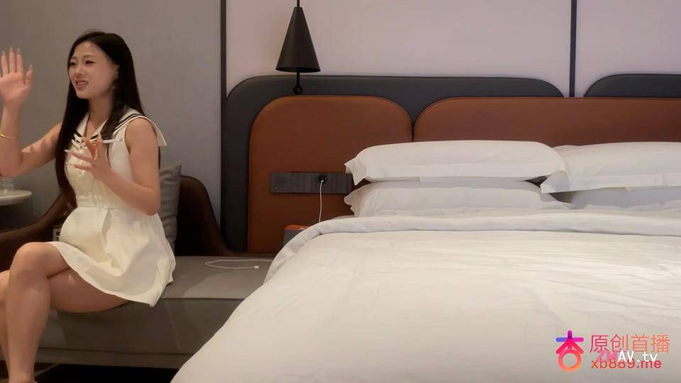 The hookup expert [bianfuxia (sound like batman)], hooked up with a girl with long, straight legs.
