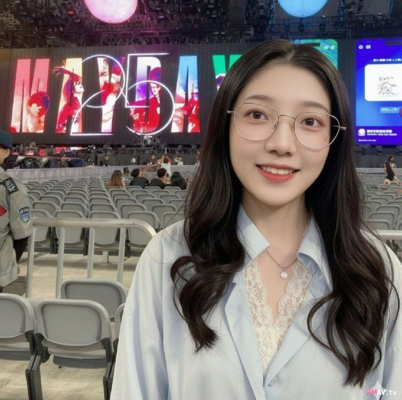 眼镜清新留学生美女不为人知的一面