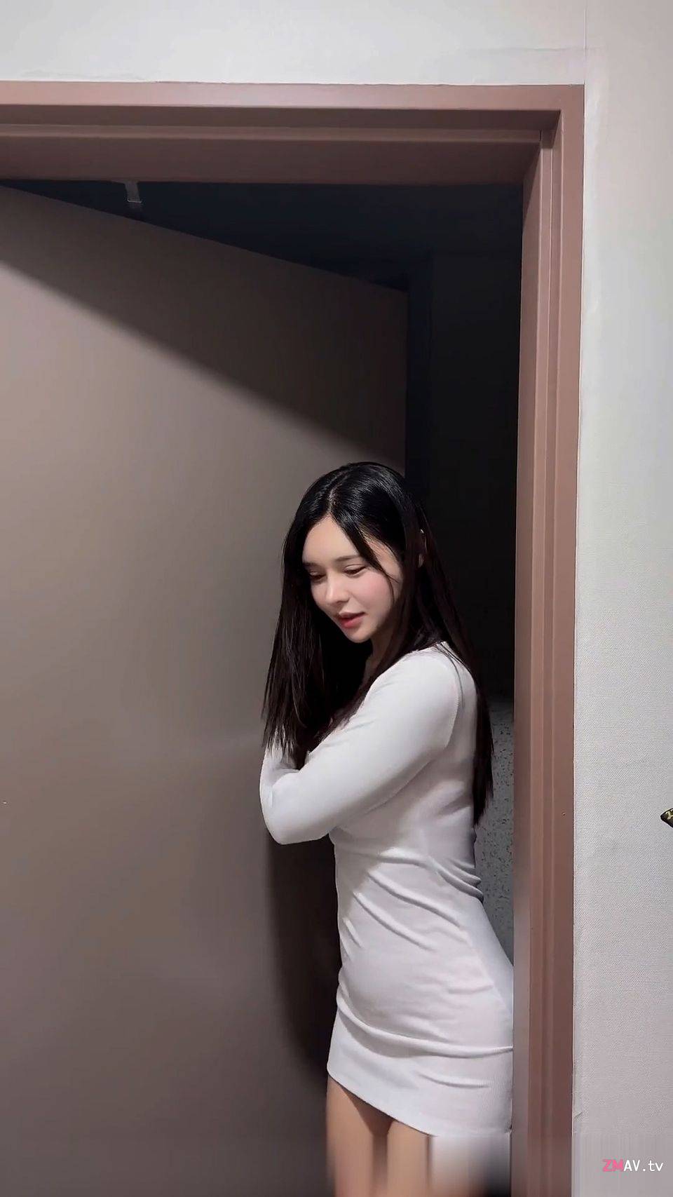 巨乳大肥臀女神【BJ徐婉】，精油催情按摩师的特别服务