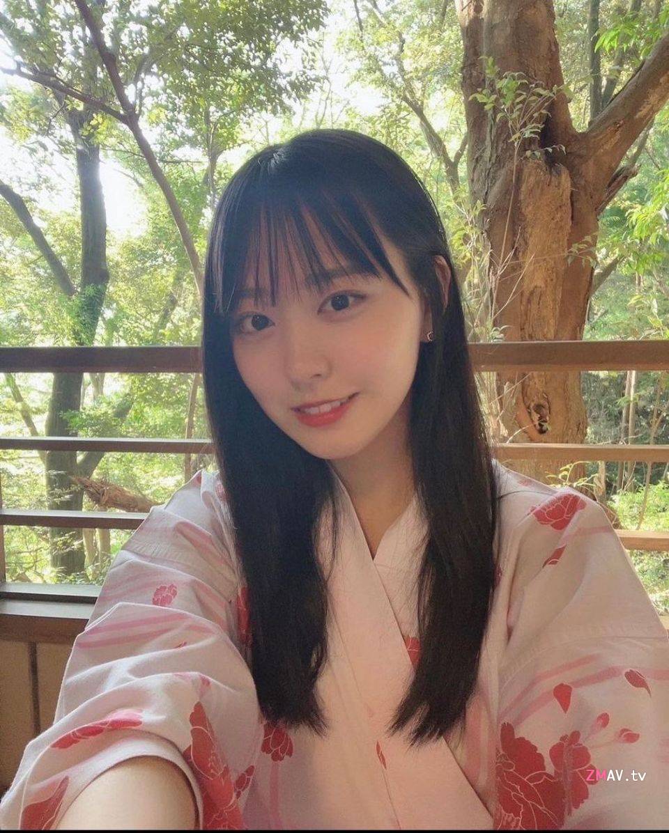 Japanese internet celebrity tomoka oyakawa selfie with her boyfriend