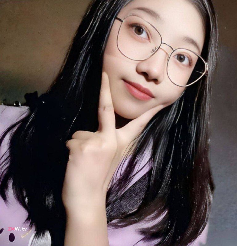 眼镜清新留学生美女不为人知的一面