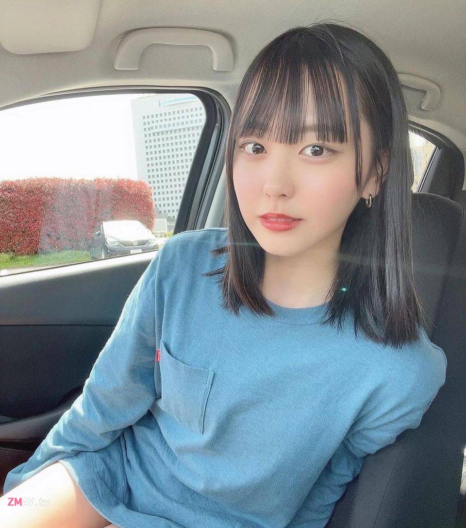 Japanese internet celebrity tomoka oyakawa selfie with her boyfriend