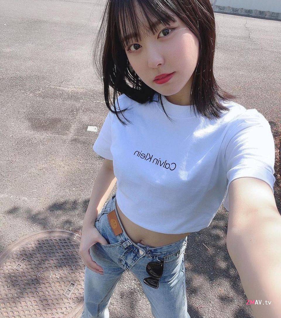 Japanese internet celebrity tomoka oyakawa selfie with her boyfriend