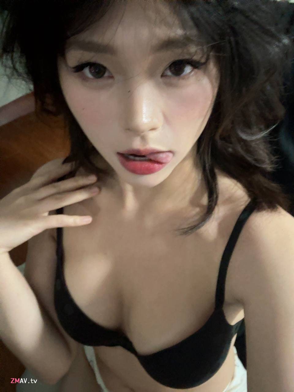 Twitter girl [TuTu Jie / Wang Qiang 666], sweet face and great figure