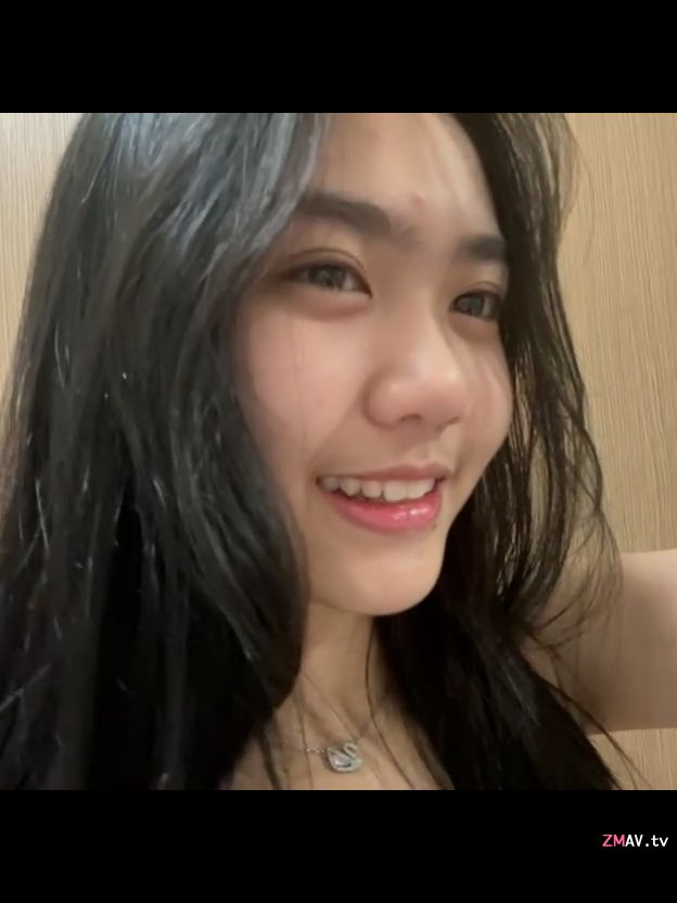 高挑苗条的甜美女孩自拍