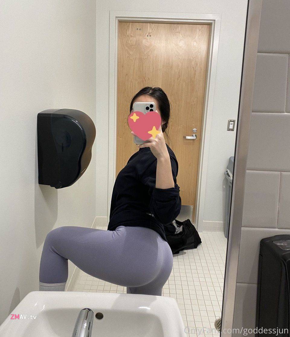 Sweet, curvy, fit figure Sweet, curvy, fit figure