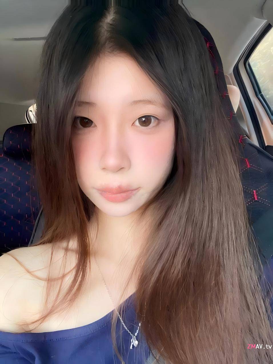My innocent girlfriend, she has everything you could want! A pure face, cumshot, and legs in black stockings