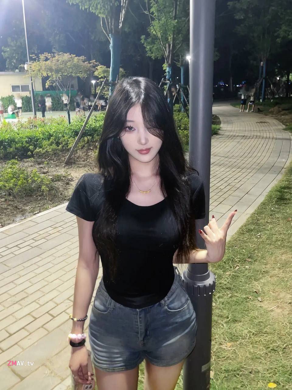 Beautiful TikTok girl was blindfolded while making love with her boyfriend in a room Beautiful TikTok girl was blindfolded while making love with her boyfriend in a room