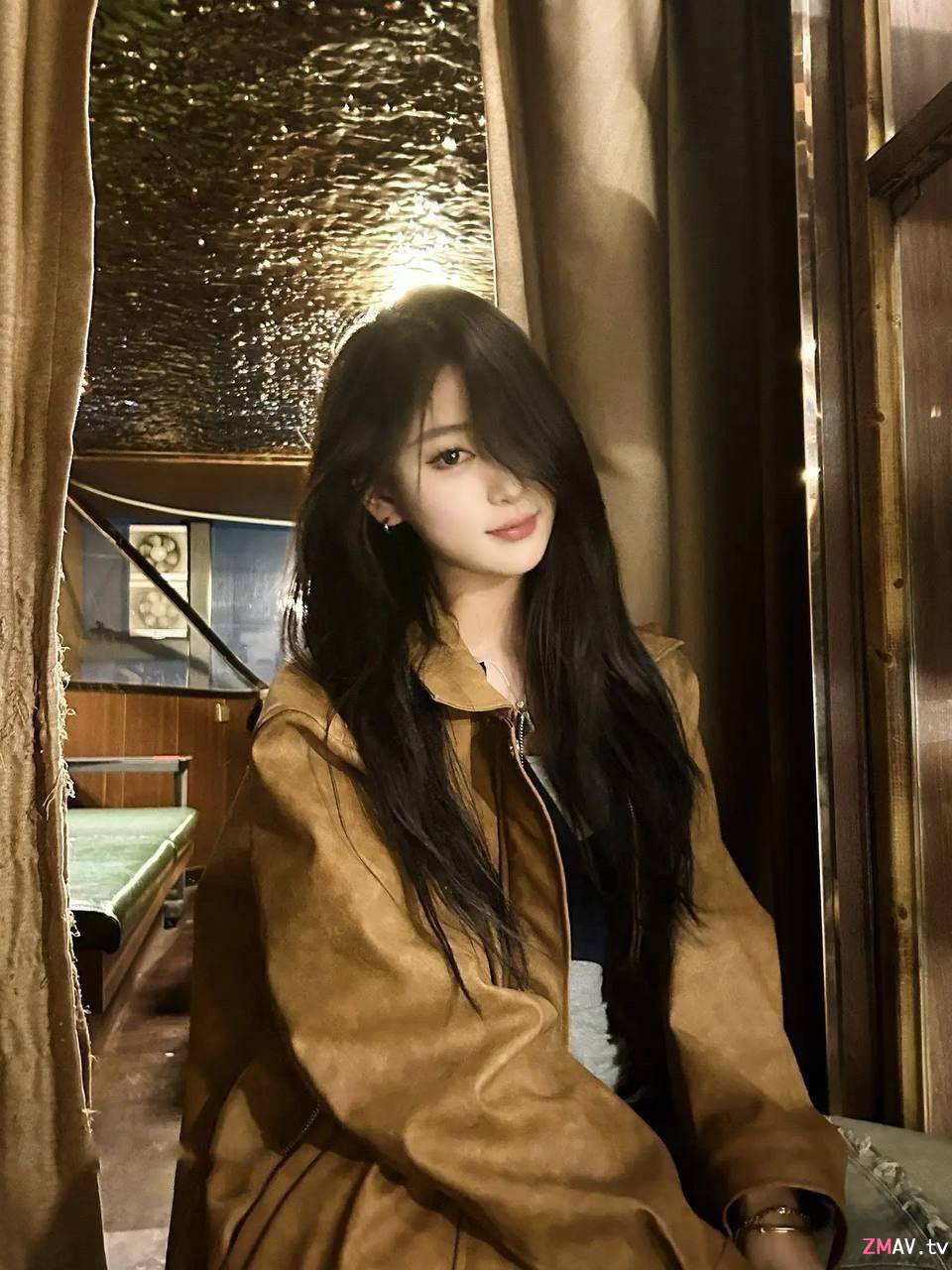Beautiful TikTok girl was blindfolded while making love with her boyfriend in a room Beautiful TikTok girl was blindfolded while making love with her boyfriend in a room