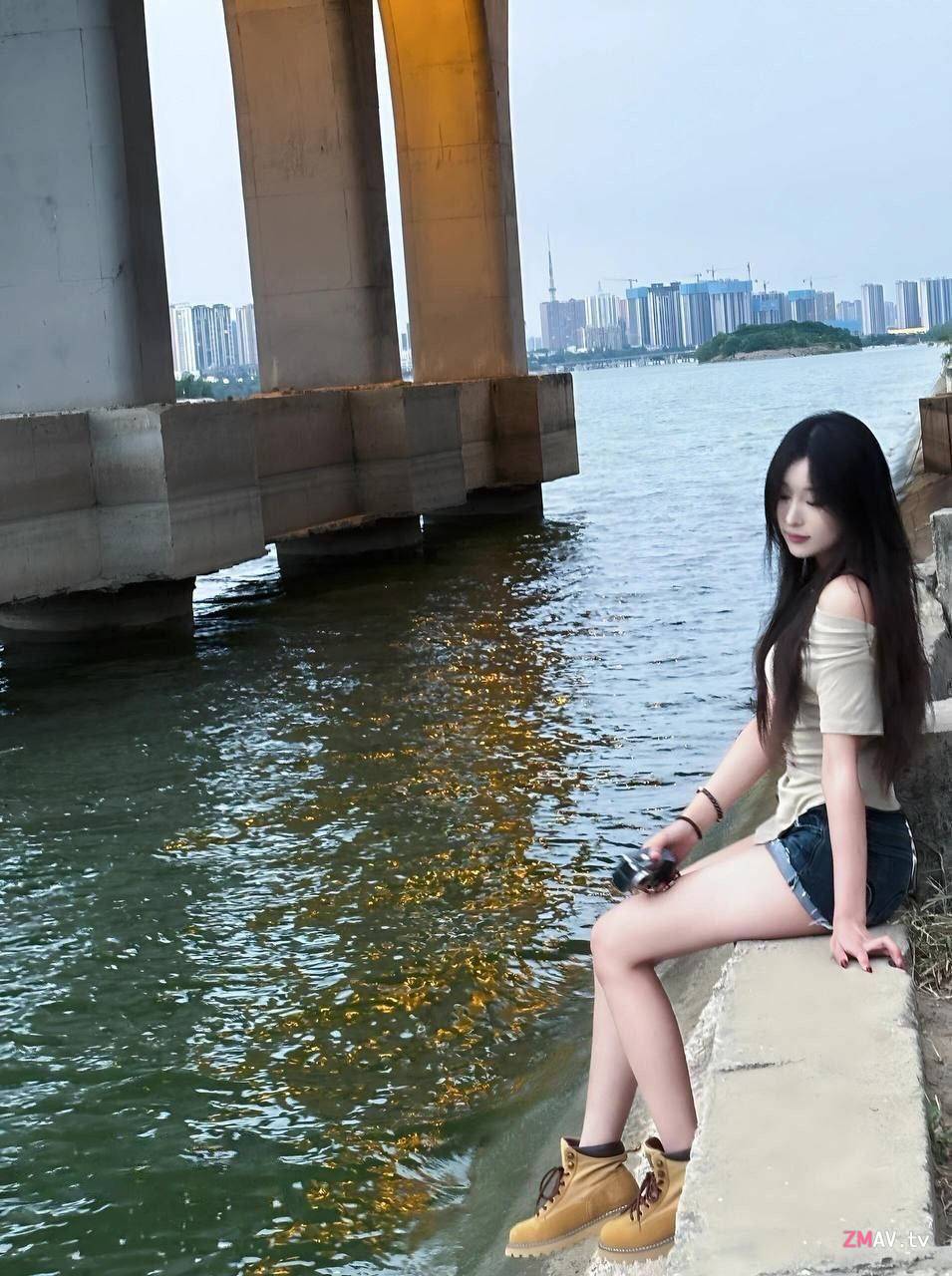 Beautiful TikTok girl was blindfolded while making love with her boyfriend in a room