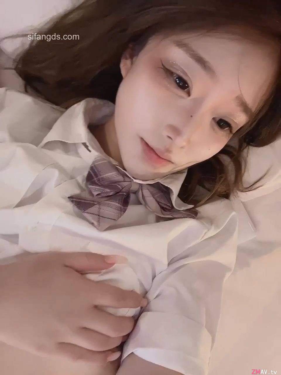 Beautiful influencer and part-time art teacher at Sichuan Fine Arts Institute